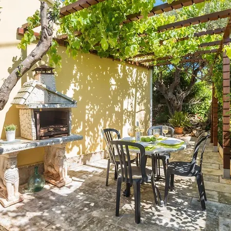 Mari - Calan Porter Villa *
